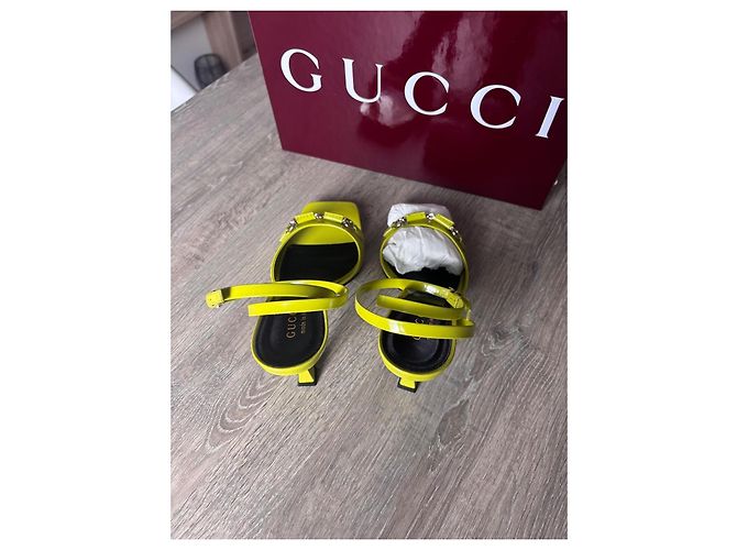 Gucci Sandali con tacco in vernice giallo neon - vista 6