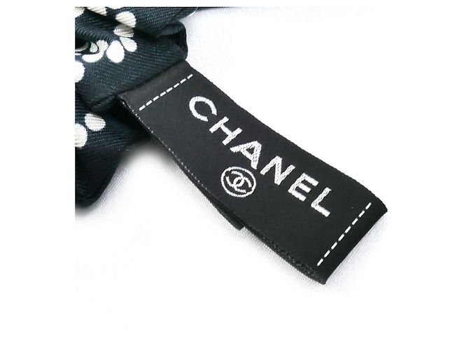 Chanel Seiden-Scrunchie mit Coco-Markierung Schwarz Weiß - Ansicht 3