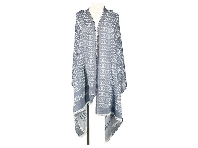 Timeless Stola in cashmere Chanel blu navy e bianco - vista 2