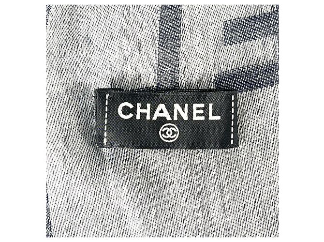 Timeless Stola in cashmere Chanel blu navy e bianco - vista 6