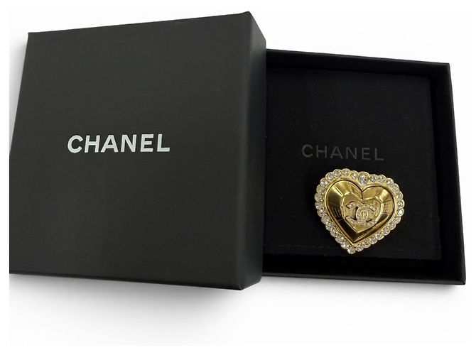 Broche Chanel L25K Coco Mark Heart Rhinestone Dourado - vista 2