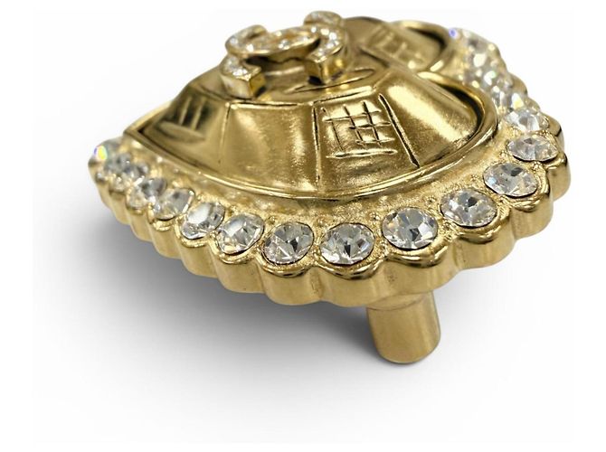 Broche Chanel L25K Coco Mark Heart Rhinestone Dourado - vista 3