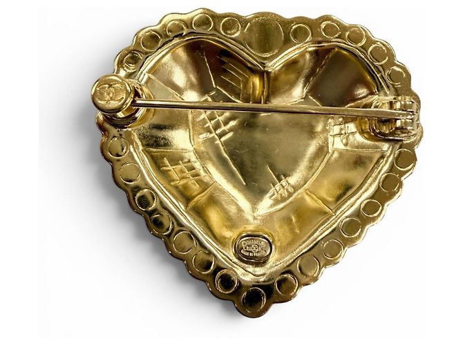 Broche Chanel L25K Coco Mark Heart Rhinestone Dourado - vista 5