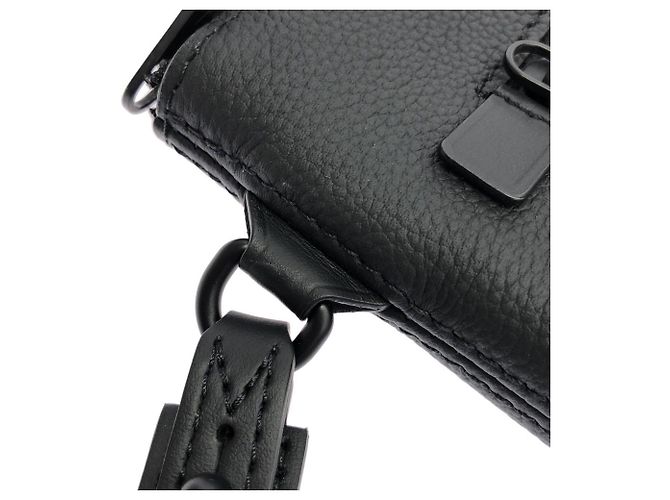 Louis Vuitton LV Aerogram Takeoff Handbag Pouch M69837 Black - view 7