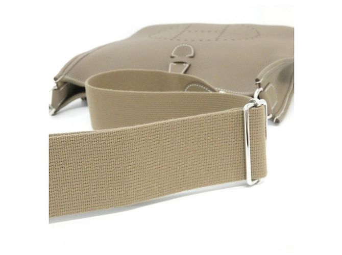 Hermès Borsa a tracolla Hermes Evelyne 3 PM Beige Taupe - vista 4