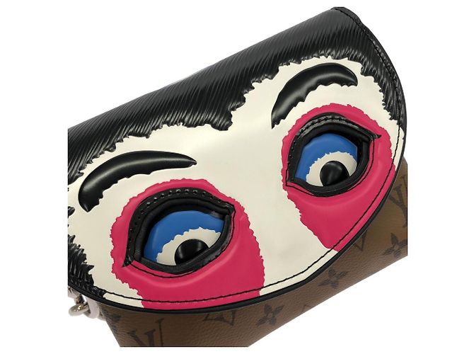 Pochette a Spalla Louis Vuitton Monogram Kabuki Mask Marrone Fuschia - vista 4