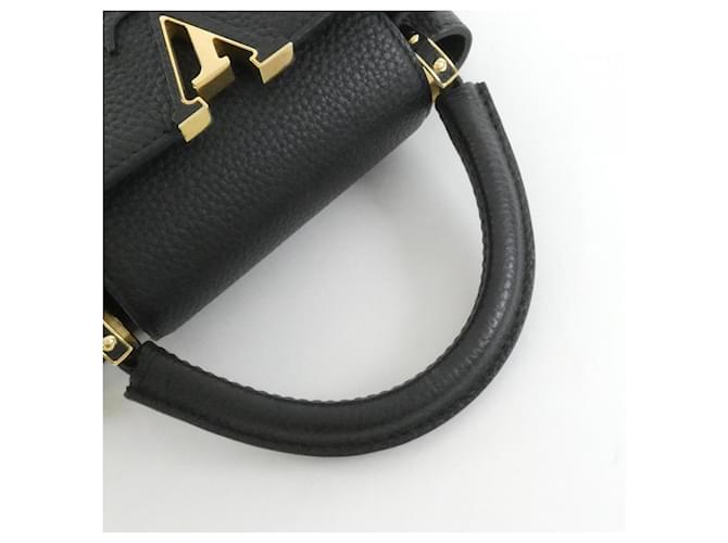 Borsa Louis Vuitton Capucines BB Nero - vista 6