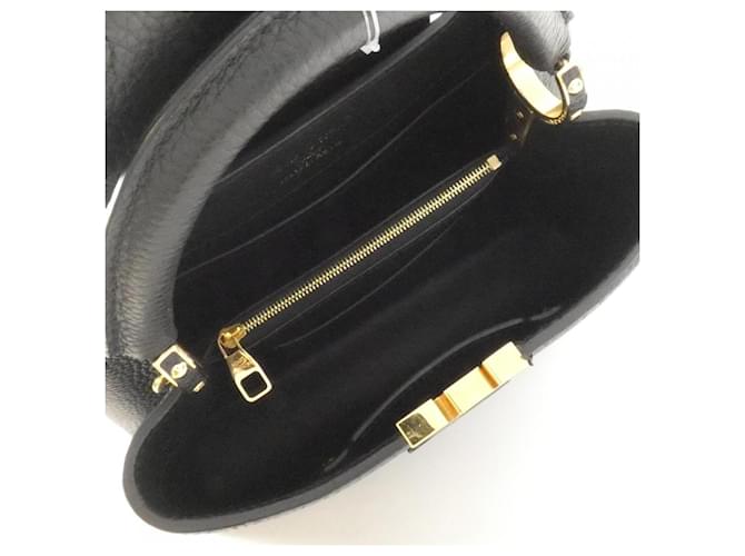 Borsa Louis Vuitton Capucines BB Nero - vista 7