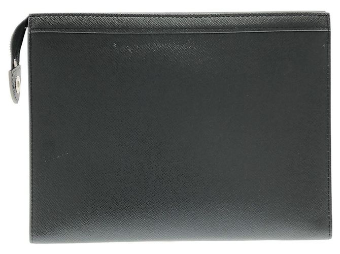 Borsa Louis Vuitton Taiga Pochette Voyage MM Nero - vista 2