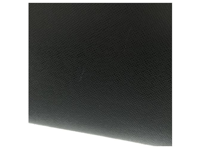 Borsa Louis Vuitton Taiga Pochette Voyage MM Nero - vista 4