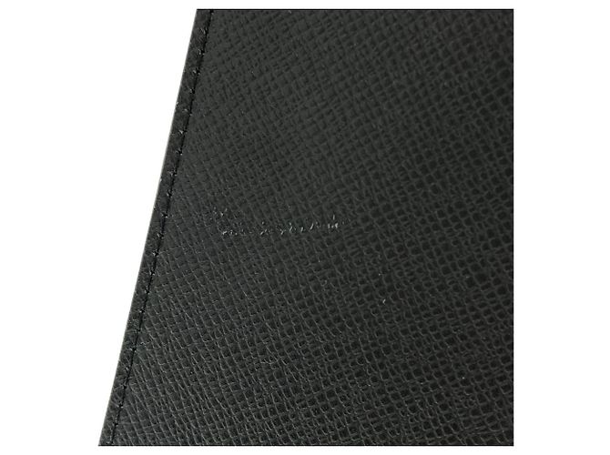 Borsa Louis Vuitton Taiga Pochette Voyage MM Nero - vista 7