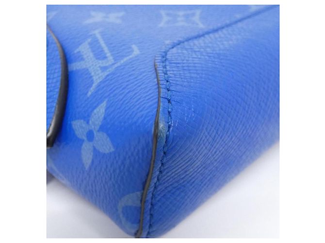 Borsa a tracolla Louis Vuitton Taiga Rama Duo Slingback Blu - vista 3