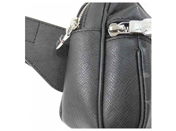 Borsa a Spalla Louis Vuitton Taiga Lama Nero - vista 4