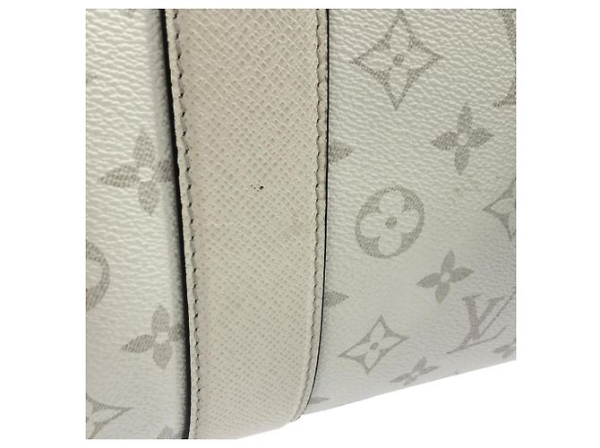 Borsa Louis Vuitton Taiga Lama Weekend M30919 Bianco - vista 5