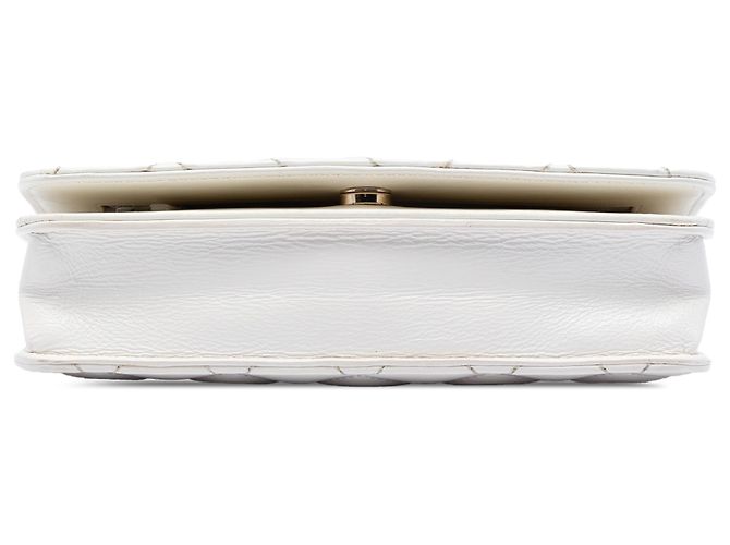 Wallet On Chain Cartera con cadena en piel de becerro chevron blanco CC de Chanel - vista 3