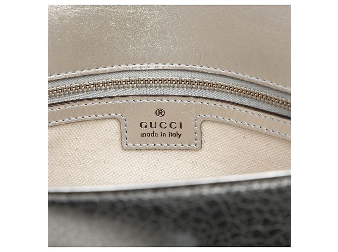 Borsa a tracolla Gucci Silver Metallic Textured Calfskin Asymmetric Horsebit 1955 Argento - vista 5