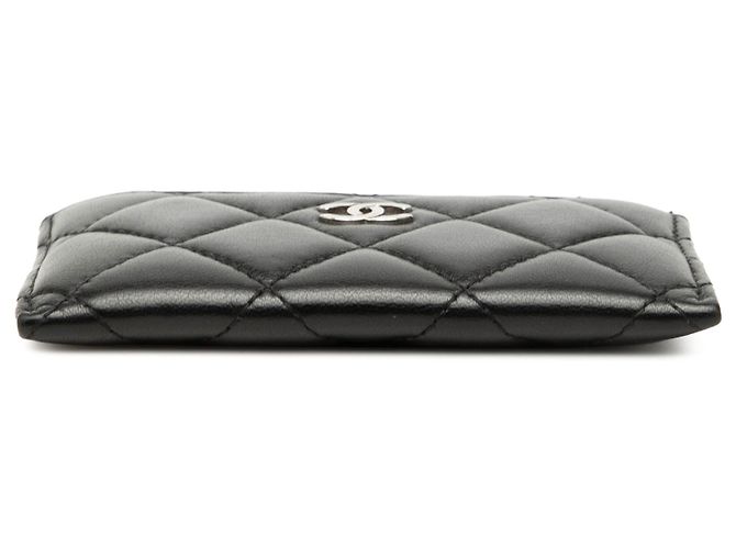 Tarjetero Chanel Black CC de piel de cordero acolchida Negro - vista 3