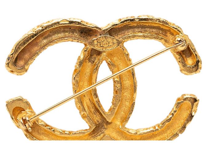Spilla Chanel Gold CC placcata oro con rilievo barocco D'oro - vista 3