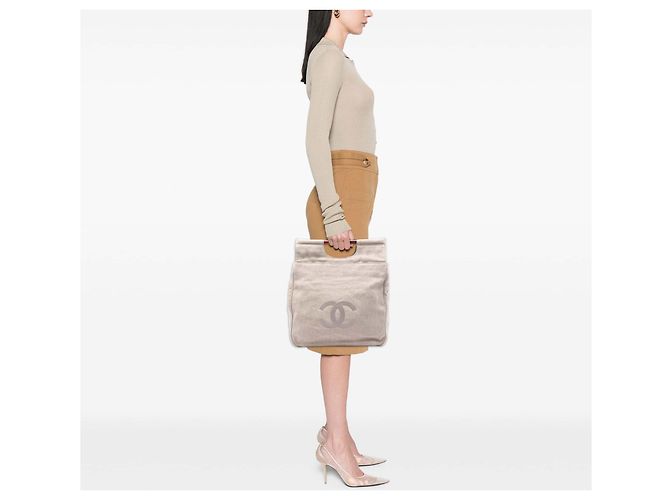 Tote Chanel Beige CC Canvas con Asa de Carey - vista 5