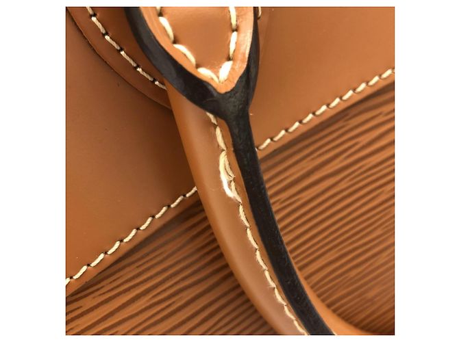 Borsa Louis Vuitton Epi Passy PM Cammello - vista 4