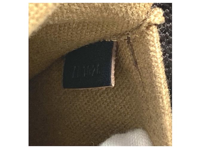 Borsa Messenger Louis Vuitton Utah Ohama Marrone - vista 15