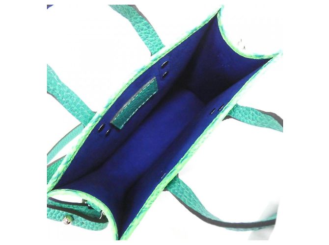 Borsa Louis Vuitton Taurillon Illusion Sac Plat XS Blu Verde chiaro - vista 4