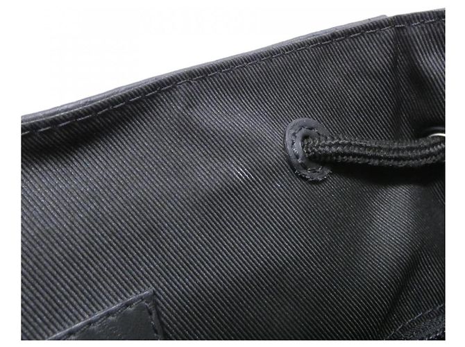Zaino Louis Vuitton Taurillon Monogram Christopher PM Nero - vista 9