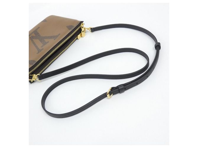 Borsa a tracolla Pochette Double Zip Monogram Giant Louis Vuitton Marrone Monogramma - vista 4