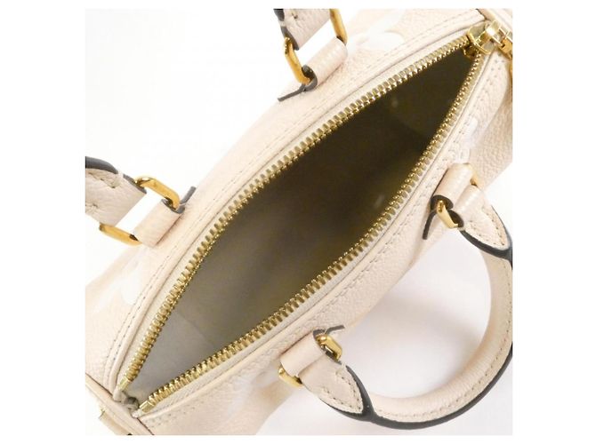 Borsa a tracolla Louis Vuitton Monogram Empreinte Papillon BB D'oro Crudo - Ansicht 9