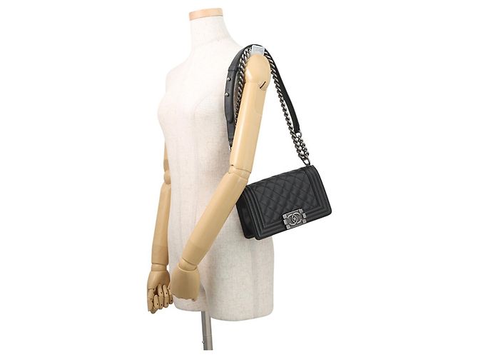Boy Borsa a tracolla con catena in pelle di vitello martellata nera Chanel Nero - vista 4