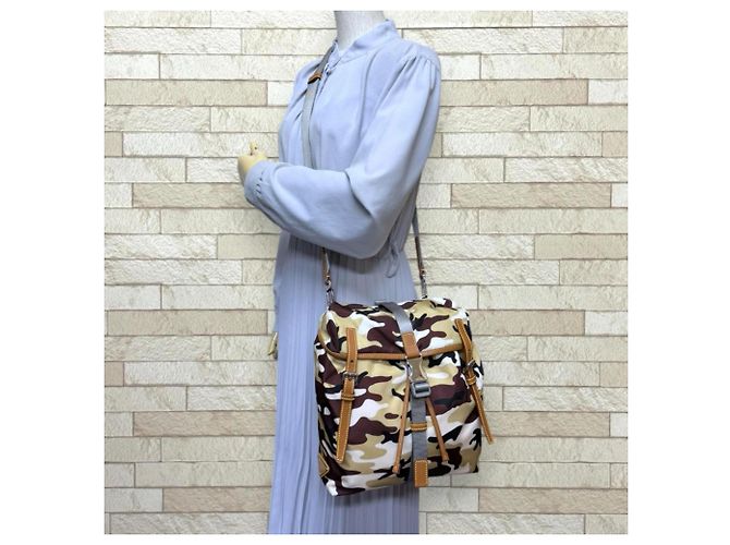 Borsa a tracolla in nylon Prada marrone mimetico - vista 2