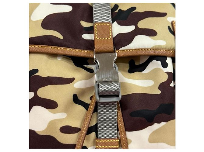 Borsa a tracolla in nylon Prada marrone mimetico - vista 9