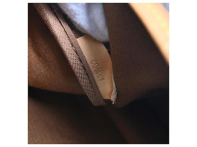 Louis Vuitton Saumur Monogram Canvas 35 Marrone - vista 5