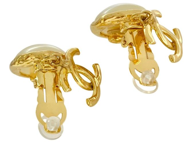 Brincos de pressão Chanel CC Logo e Pérolas Dourado - vista 4