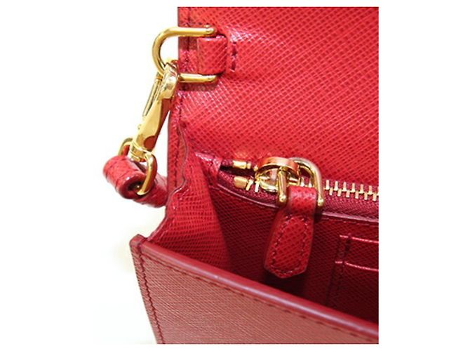 Borsa a tracolla in pelle rossa Prada Rosso - vista 9