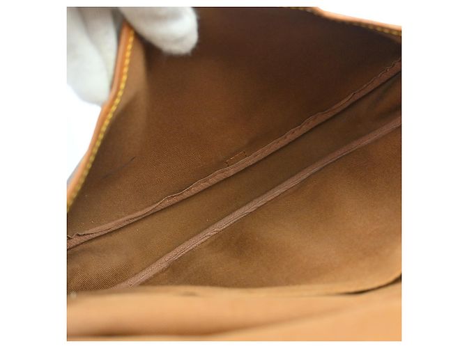 Borsa Louis Vuitton Saumur in Tela Monogram 30 Marrone - vista 5