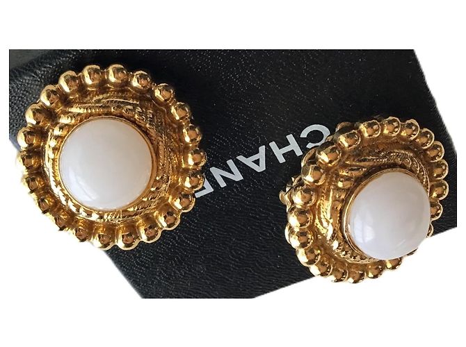 Chanel Clip-On-Ohrringe vergoldet weißer Cabochon Golden - Ansicht 5