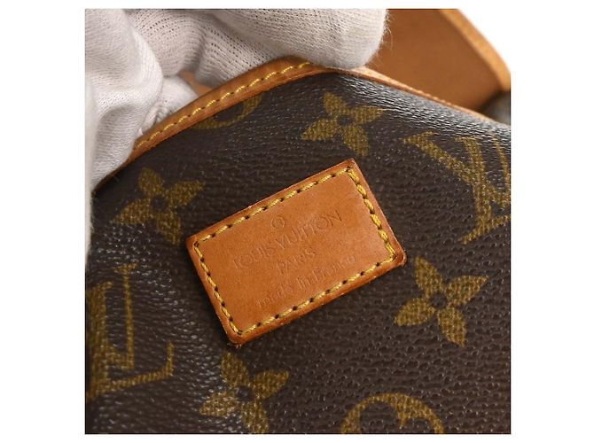 Louis Vuitton Saumur Monogram Canvas 35 Marrone - vista 3