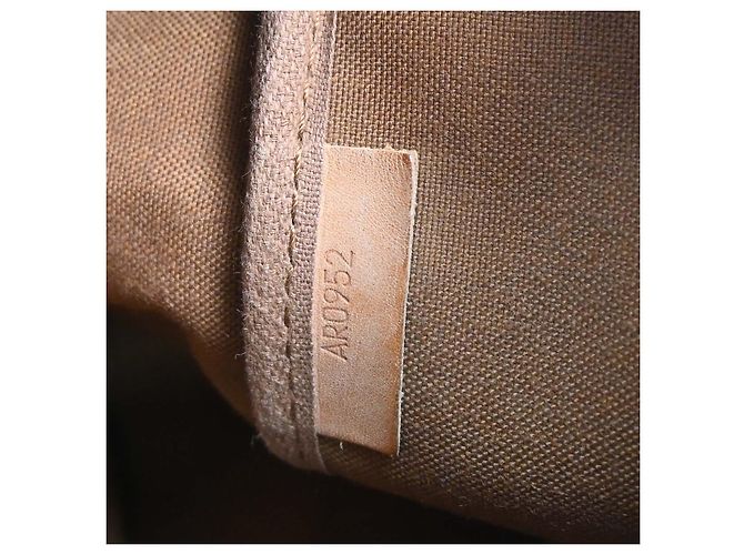 Louis Vuitton Saumur Monogram Canvas 35 Marrone - vista 4