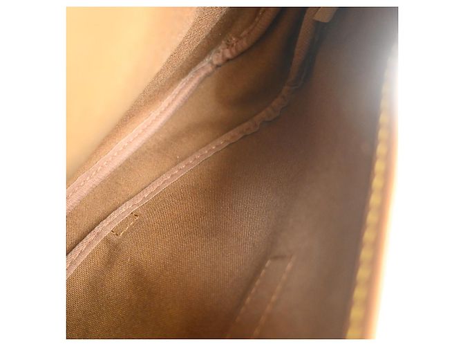 Louis Vuitton Saumur Monogram Canvas 30 Marrone - vista 3