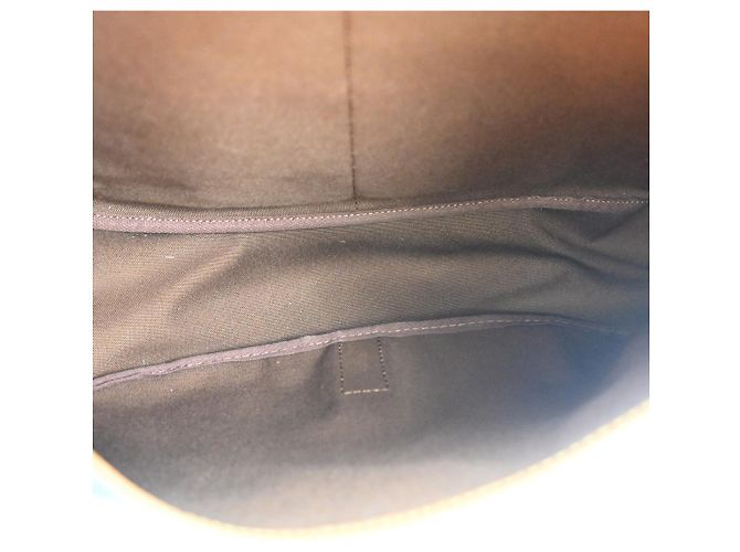 Louis Vuitton Saumur Monogram Canvas 35 Marrone - vista 3
