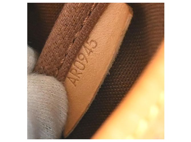 Louis Vuitton Saumur Monogram Canvas 35 Marrone - vista 5