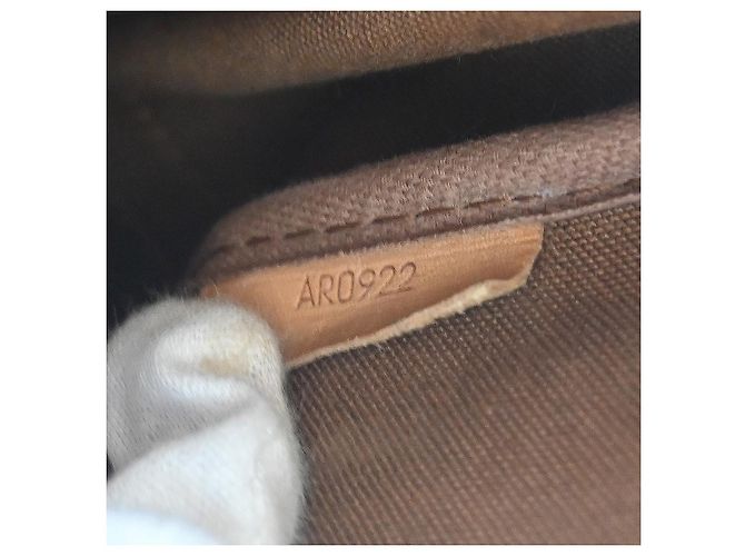 Louis Vuitton Saumur Monogram Canvas 35 Marrone - vista 5