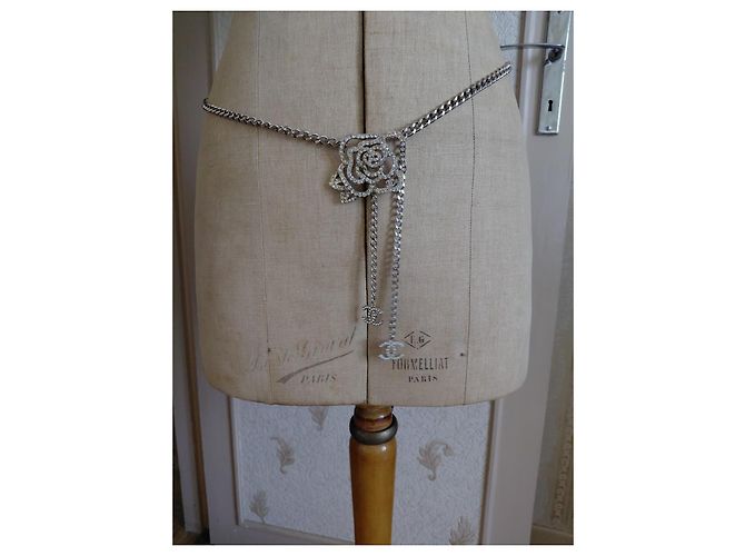 Cintura a Catena Chanel Camelia e Logo CC Argento - vista 2