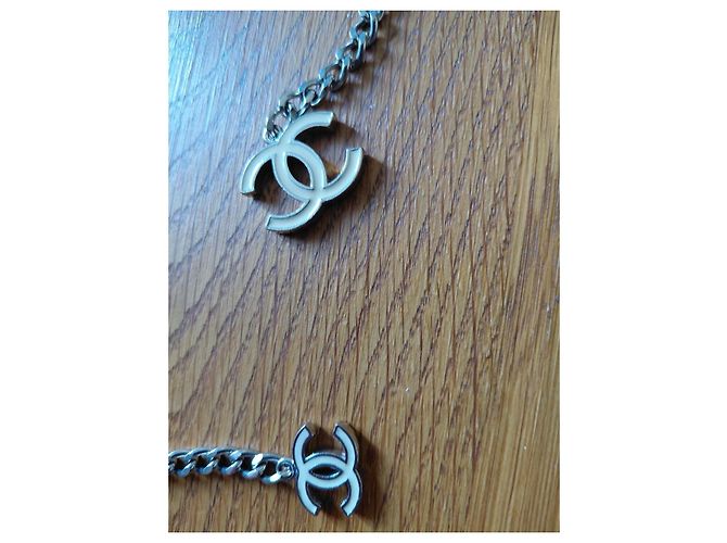 Chanel Kettengürtel mit CC-Logos Aus weiß Silber Hardware - Ansicht 3
