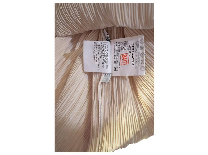 Issey Miyake Pleats Please Blusa Crema Beige - vista 11