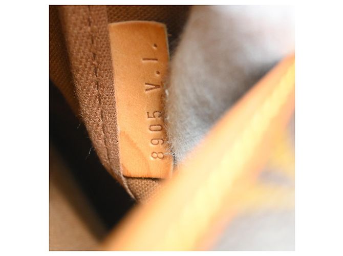Louis Vuitton Saumur Monogram Canvas 35 Marrone - vista 5