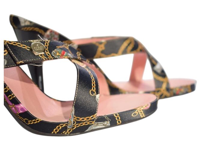 Mule Gucci Vintage in Seta con Stampa a Catena Nero Rosa D'oro - vista 13