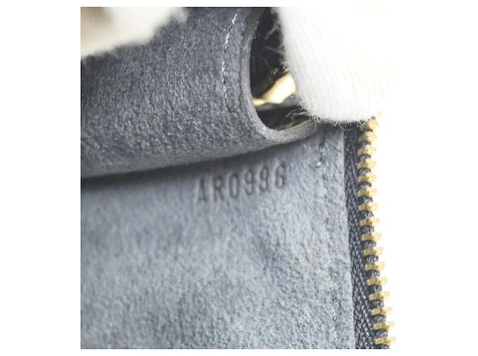 Louis Vuitton Pochette Accessoires Epi Leather Nero - vista 5