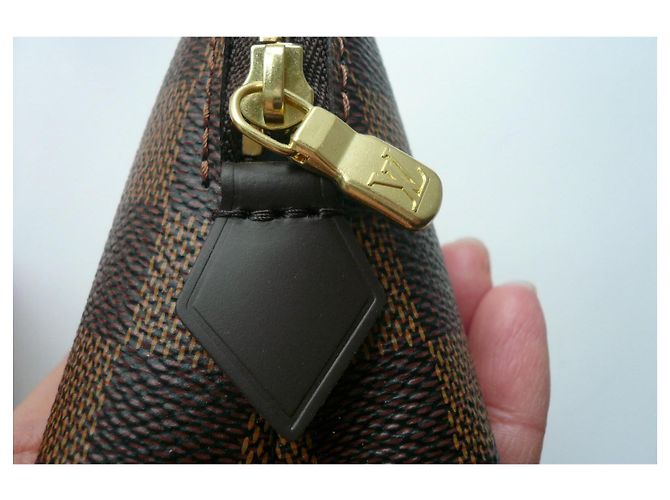 Louis Vuitton Pochette Cosmétique Damier Ébène N47516 Marrone - vista 5